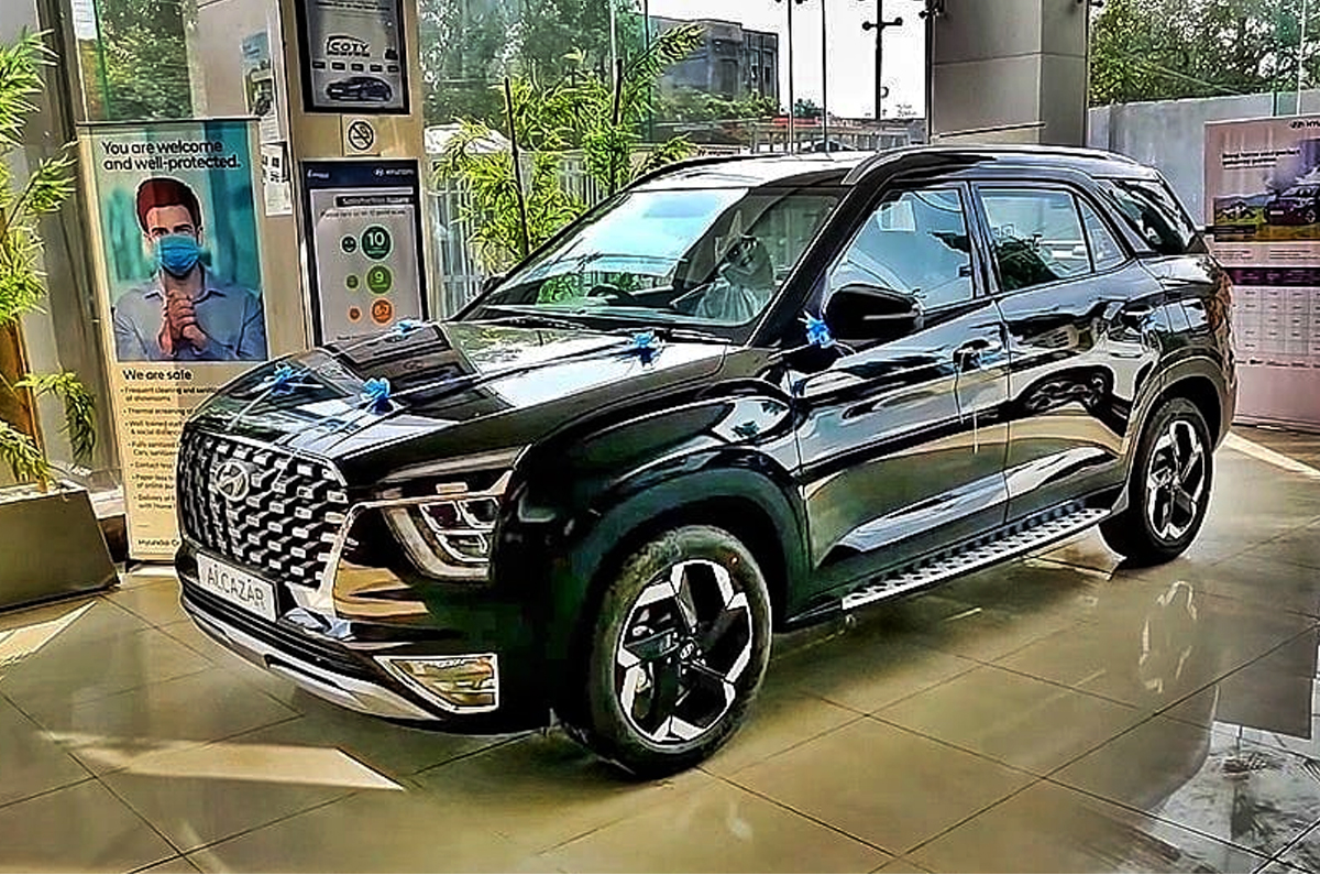 Hyundai Alcazar front quarter 